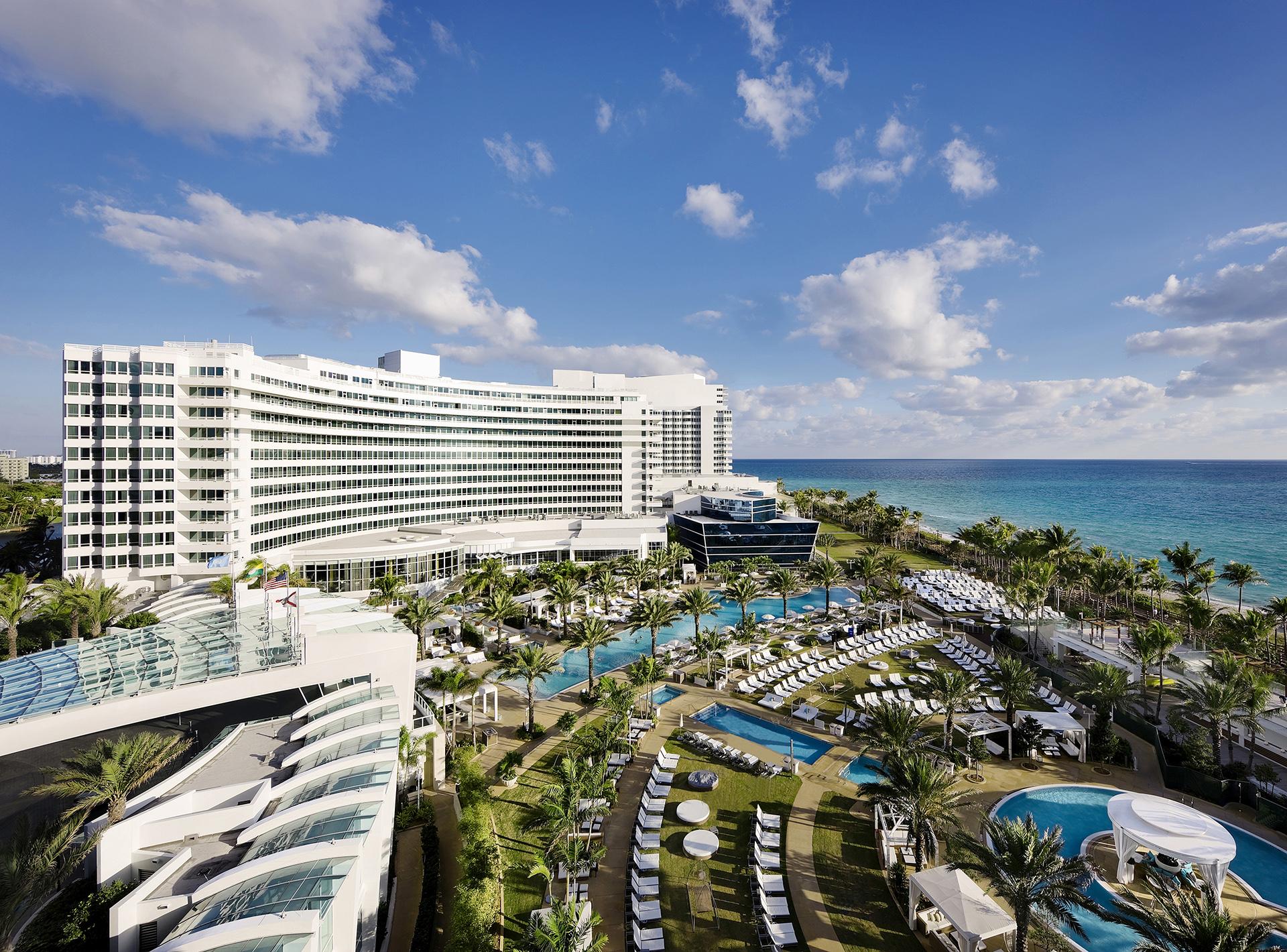 Stand in Spotlight at Fontainebleau Miami Beach